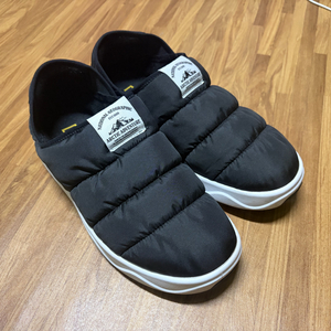 내셔널지오그래픽 패딩슈즈 팝니다 사이즈260