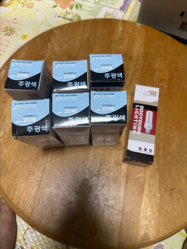 새제품/두영 라이팅 20W 주광색 삼파장 램프 7개--0