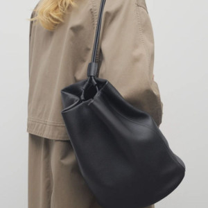 THE ROW 더로우 조백팩