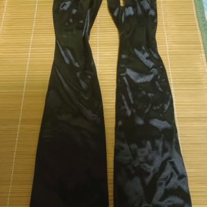 여성용 새틴 장갑 검은색 블랙 판매합니다.