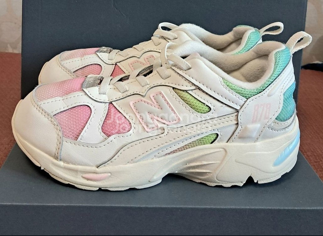 뉴발란스키즈 878 핑크믹스200사이즈 운동화--2