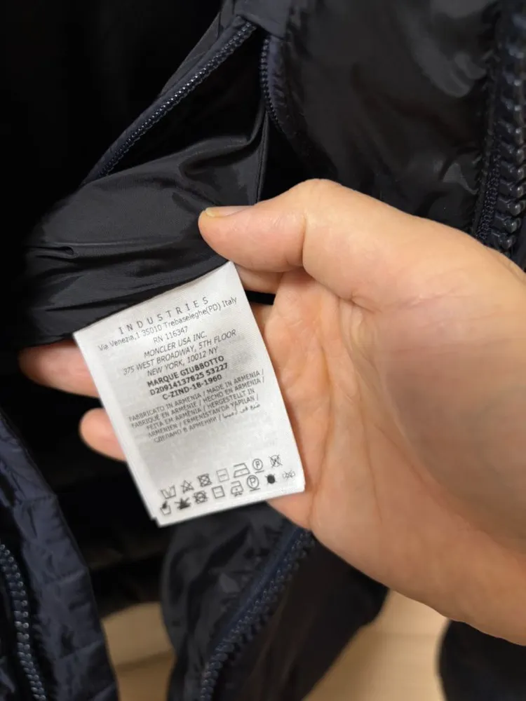 몽클레어 패딩 2사이즈 마르크 판매합니다 이미지