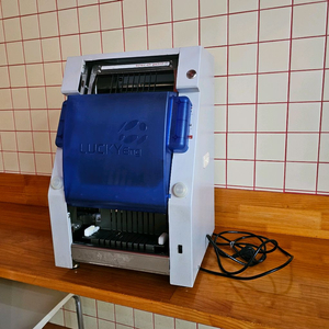 럭키엔진 김밥커팅기계 이미지