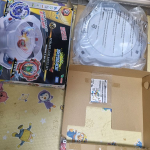 베이블레이드 및 장난감(증정품) 일괄 팝니다