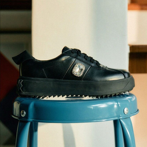 (새상품)Kristin 블랙 보석 플랫폼 스니커즈 230