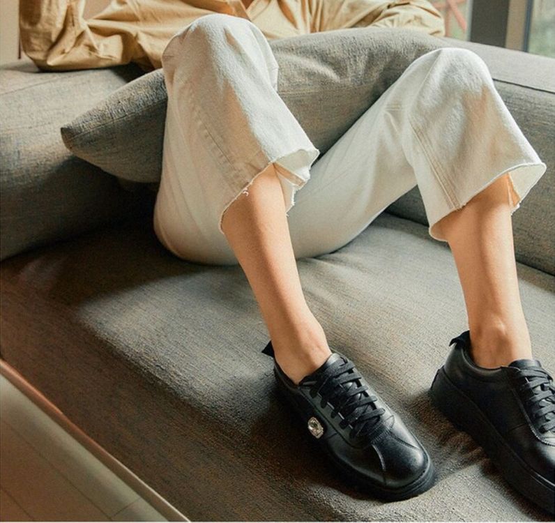 (새상품)Kristin 블랙 보석 플랫폼 스니커즈 230--1