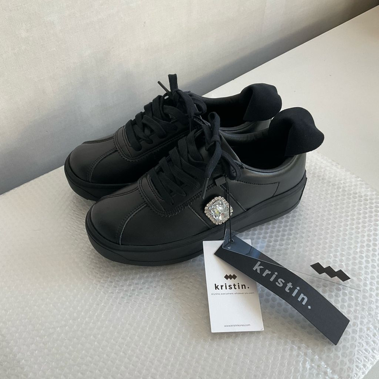 (새상품)Kristin 블랙 보석 플랫폼 스니커즈 230--2