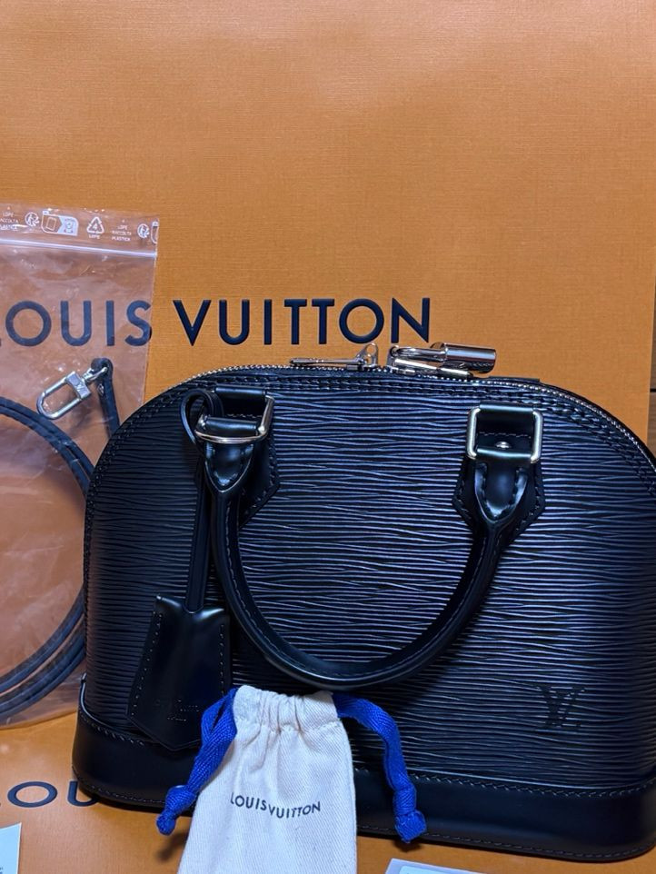 루이비통 알마bb 에삐 블랙 풀세트 이미지