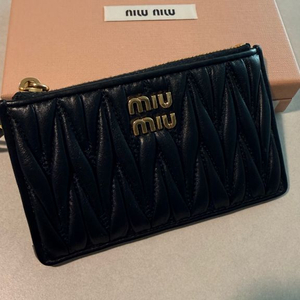 미우미우 마테라쎄 카드지갑 이미지