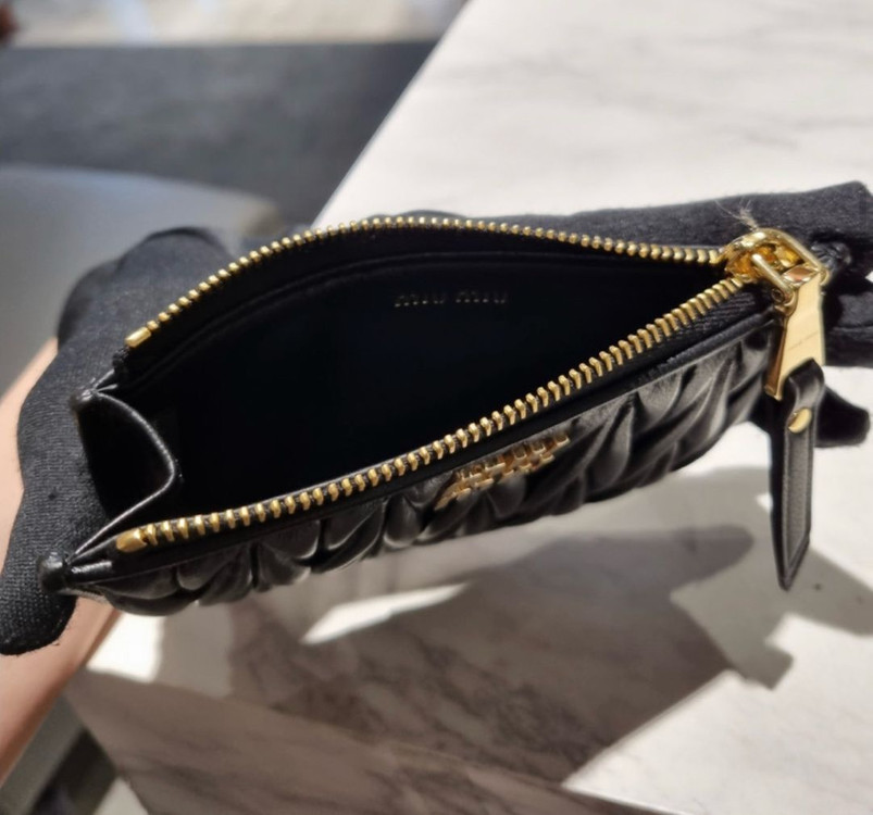 미우미우 마테라쎄 카드지갑 이미지