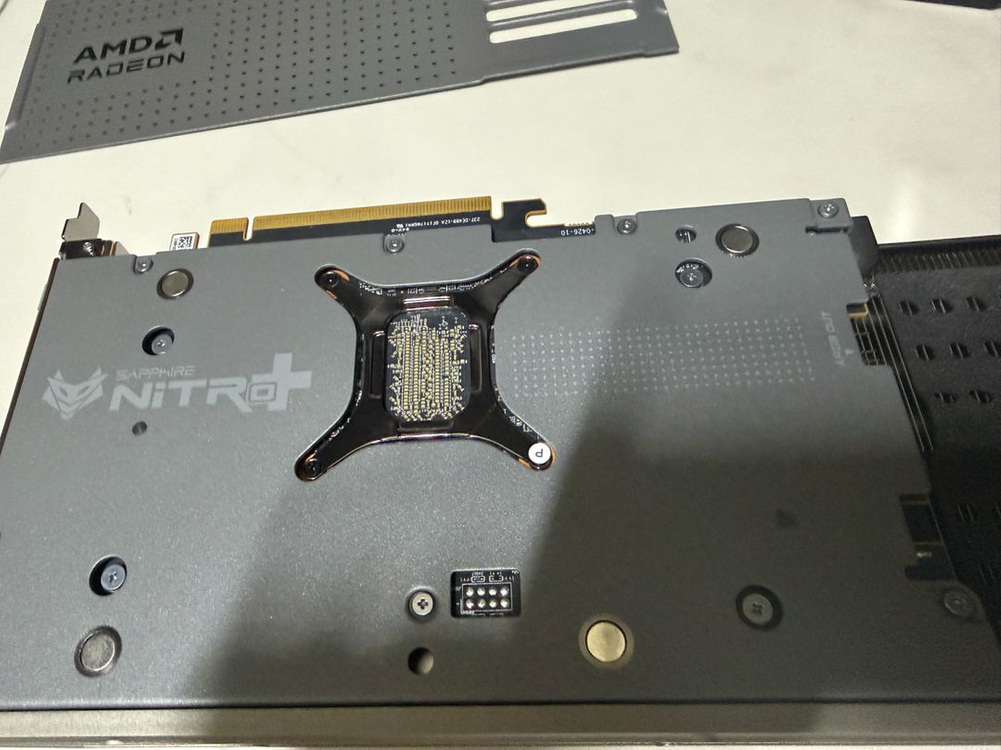 라데온 사파이어 9070xt 니트로--4