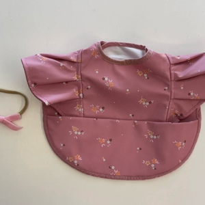 키스앤블러썸 스너글 허니키즈 턱받이+벨벳보우