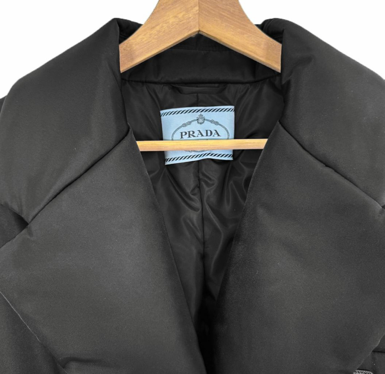 [38] 프라다 여성 리나일론 삼각로고 다운 벨트 롱 패딩 코트 블랙--3