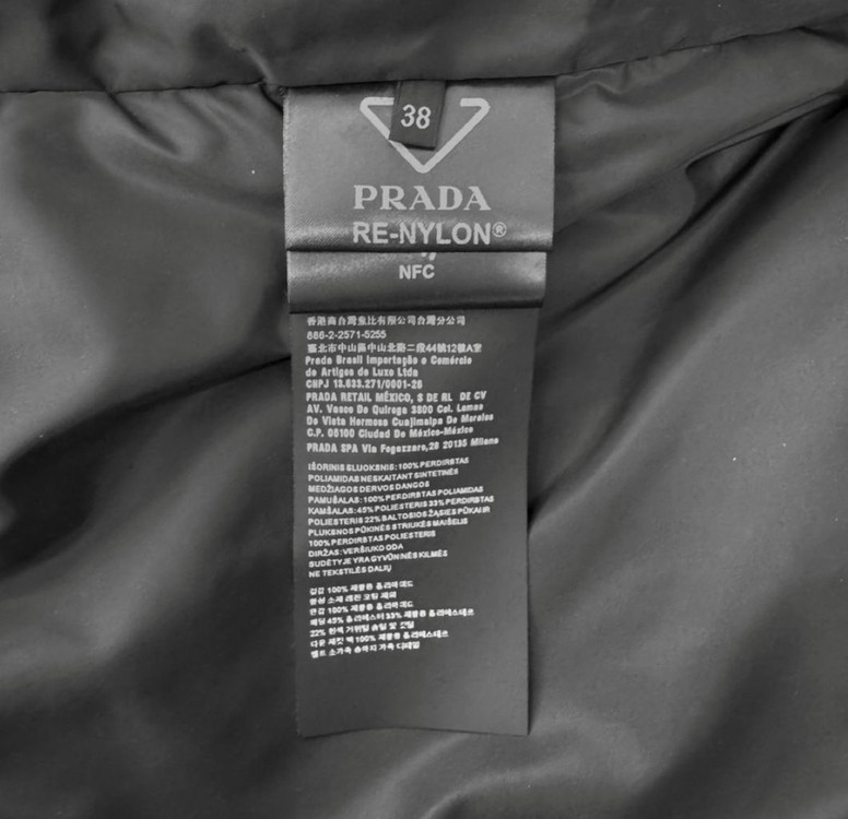 [38] 프라다 여성 리나일론 삼각로고 다운 벨트 롱 패딩 코트 블랙--7