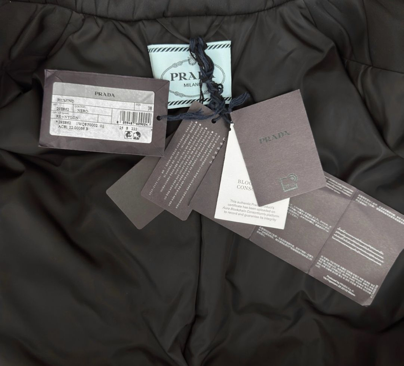 [38] 프라다 여성 리나일론 삼각로고 다운 벨트 롱 패딩 코트 블랙--8