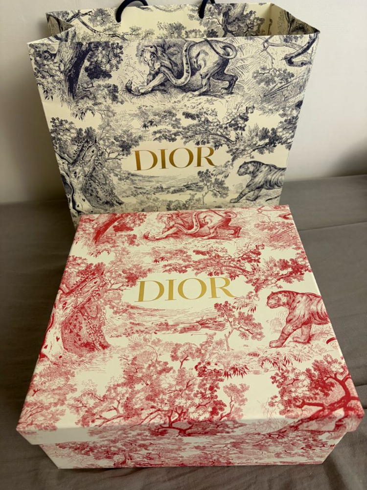 디올 텀블러 미개봉 새제품 (박스, 포장, 쇼핑백 모두)--0