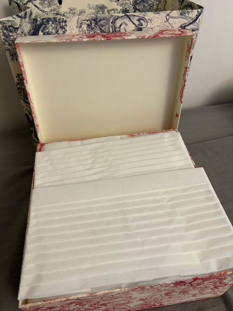 디올 텀블러 미개봉 새제품 (박스, 포장, 쇼핑백 모두)--2