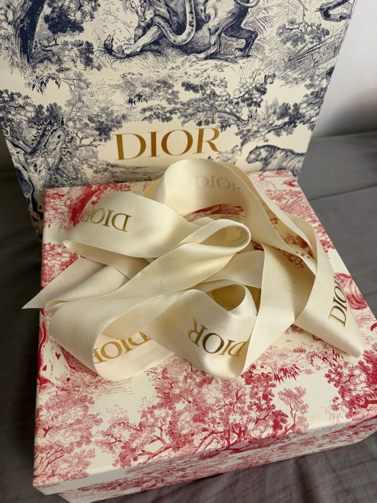 디올 텀블러 미개봉 새제품 (박스, 포장, 쇼핑백 모두)--7