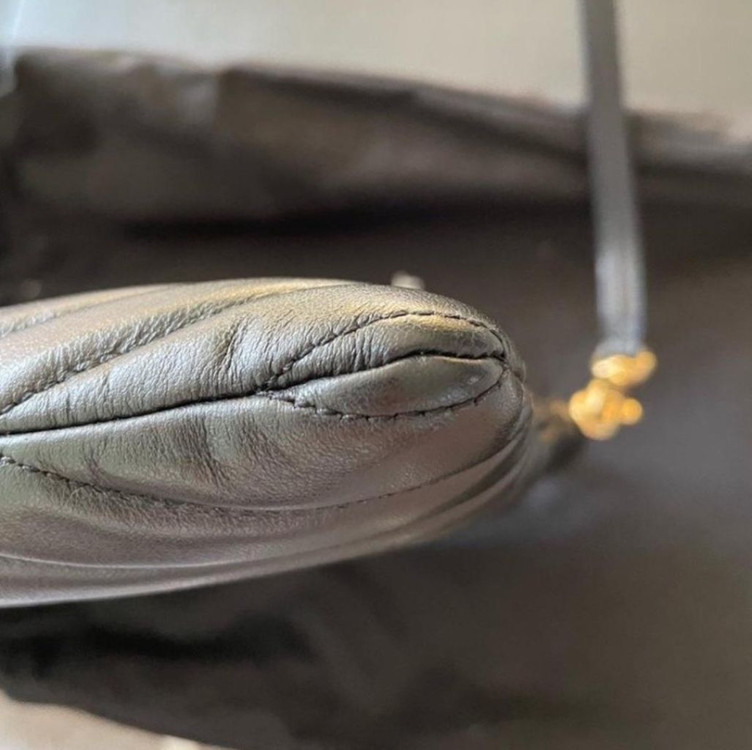 정품)생로랑 마틀라세 뉴미듐 클러치백 이미지