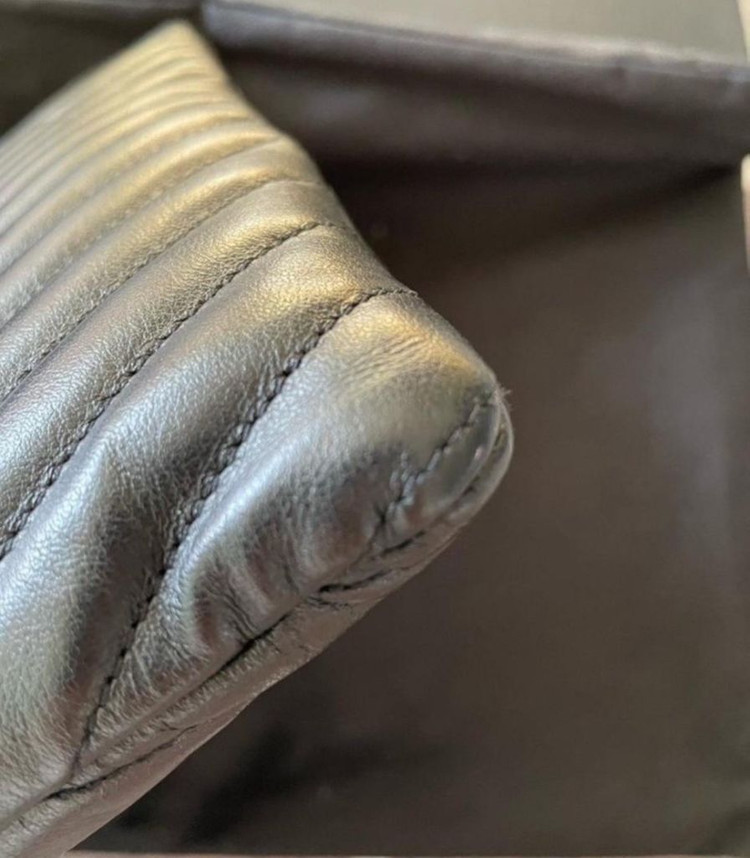 정품)생로랑 마틀라세 뉴미듐 클러치백 이미지