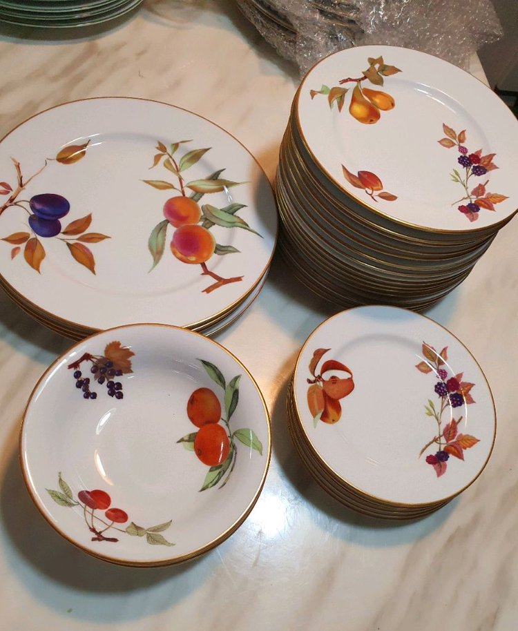 영국산로얄우스터 이브샴골드 개당값--1