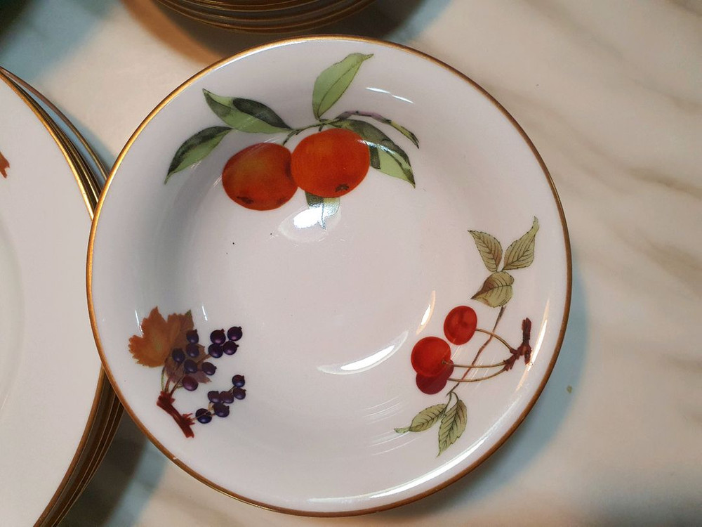 영국산로얄우스터 이브샴골드 개당값--4