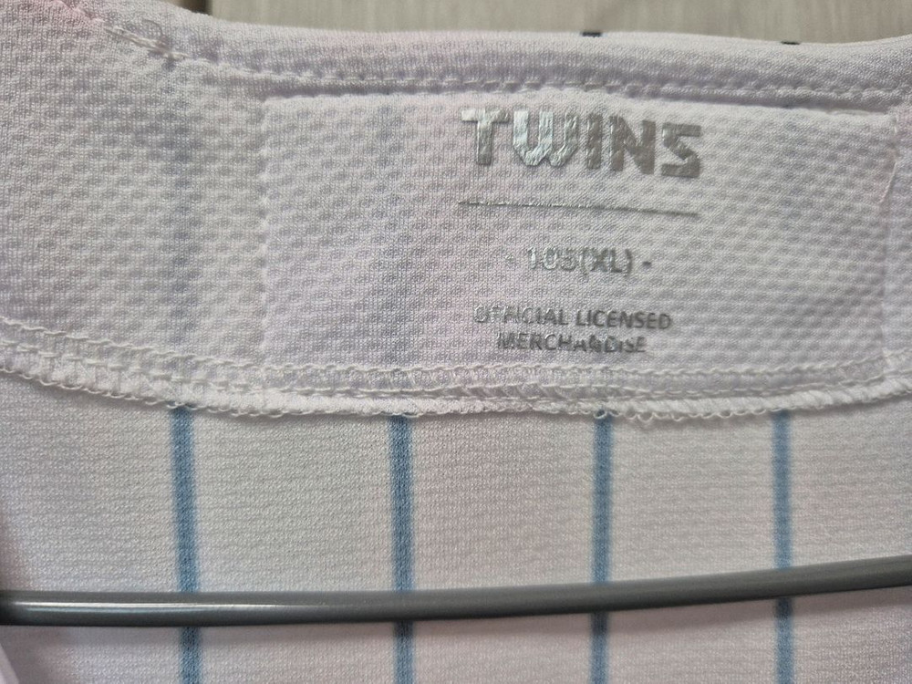 LG트윈스 선데이유니폼 김현수마킹 텍제거안한 새상품팝니다.105사이즈--2