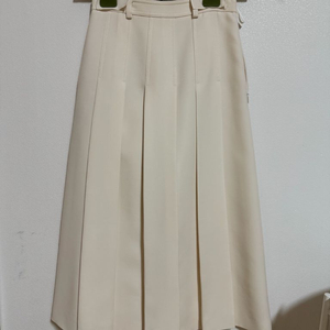 구찌 아이보리 플리츠 스커트 36사이즈. 정품, 새상품+벨트포함