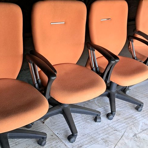 다원사무용의자 오렌지색회전의자 천의자 패브릭바퀴의자