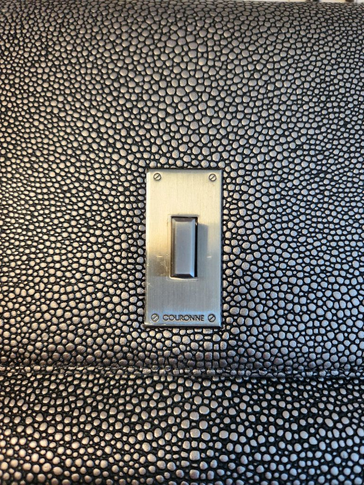 새상품급)쿠론 체인백 크로스백여러 중고사이트에도 같이 판매하고 있어서 삭제되면 팔린거에요~오염 하자 바닥닳음 없이--1