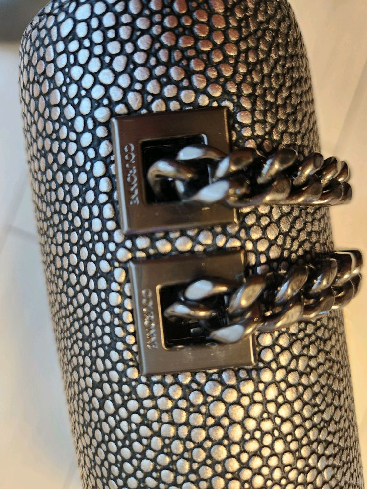 새상품급)쿠론 체인백 크로스백여러 중고사이트에도 같이 판매하고 있어서 삭제되면 팔린거에요~오염 하자 바닥닳음 없이--5