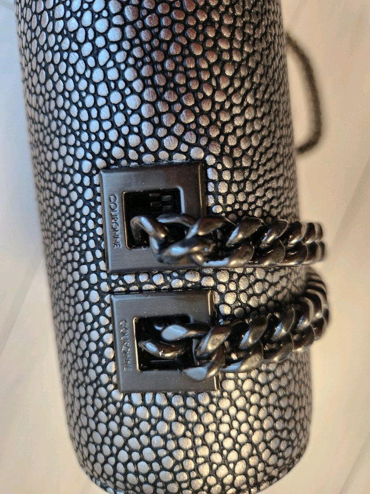 새상품급)쿠론 체인백 크로스백여러 중고사이트에도 같이 판매하고 있어서 삭제되면 팔린거에요~오염 하자 바닥닳음 없이--6