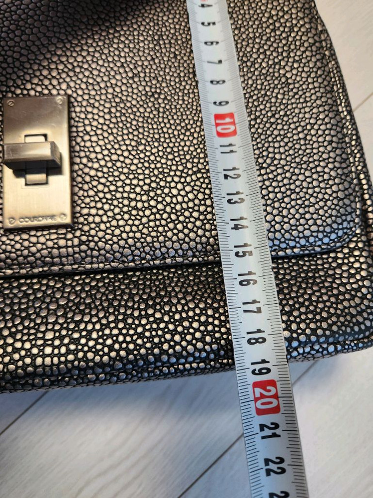 새상품급)쿠론 체인백 크로스백여러 중고사이트에도 같이 판매하고 있어서 삭제되면 팔린거에요~오염 하자 바닥닳음 없이--8