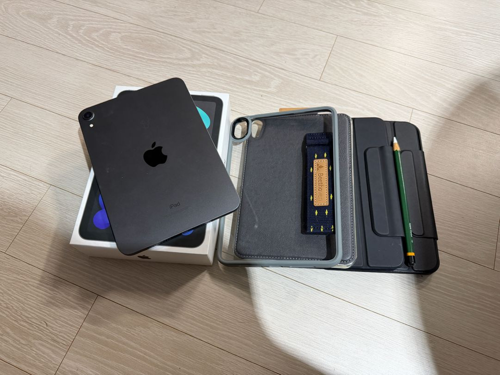 아이패드 미니 6세대 스페이스 그레이 64기가 + 애플펜슬 포함 + 전용케이스4개 + 박스포함--7