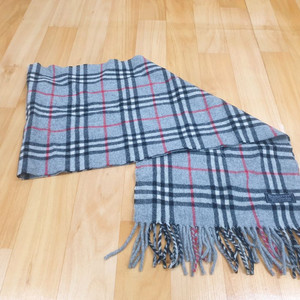 버버리 램스울 머플러 회색 체크 판매합니다