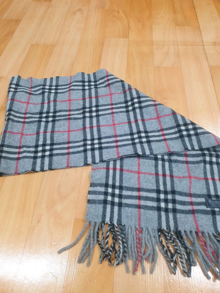 버버리 램스울 머플러 회색 체크 판매합니다--2