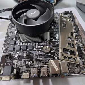 ASUS PRIME A320M-K 메인보드와 AMD Ryzen 5 1600 CPU,