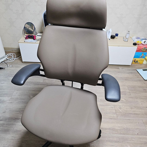 휴먼스케일 프리덤 체어 이미지