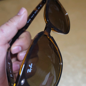 레이벤 RB 4362 브라운 호피 선글라스입니다MADE IN ITALY 제품으로, 렌즈 사이즈 55mm, 브릿지 1