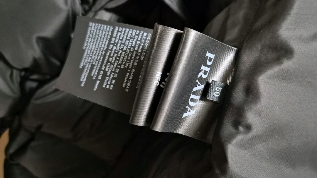 [가격인하!]프라다 패딩 SGY091 (50) 블랙 거의 새것--2