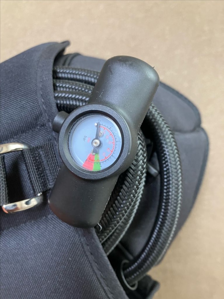 랜드로버 디펜더 정품 휴대용 세척시스템 새재품--3