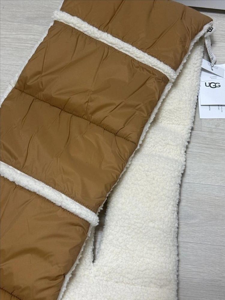 어그 리버시블 퀼팅 머플러 이미지