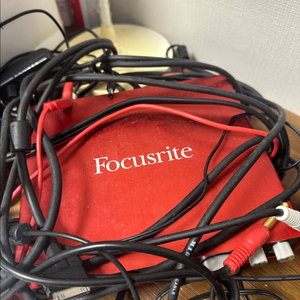 Focusrite 스칼렛 6i6 + 펜더 앰프 15g 이미지