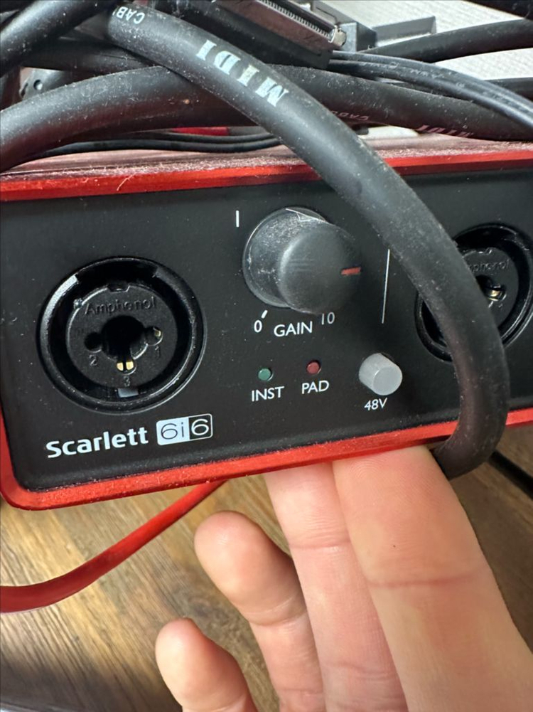 Focusrite 스칼렛 6i6 + 펜더 앰프 15g 이미지