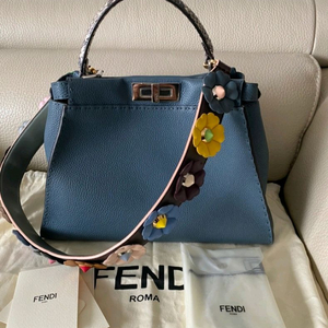 펜디 셀러리아 피카부 미듐