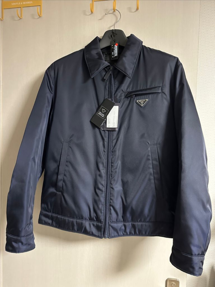 신품 - 프라다 코리아 정품 패딩 SGB503--1