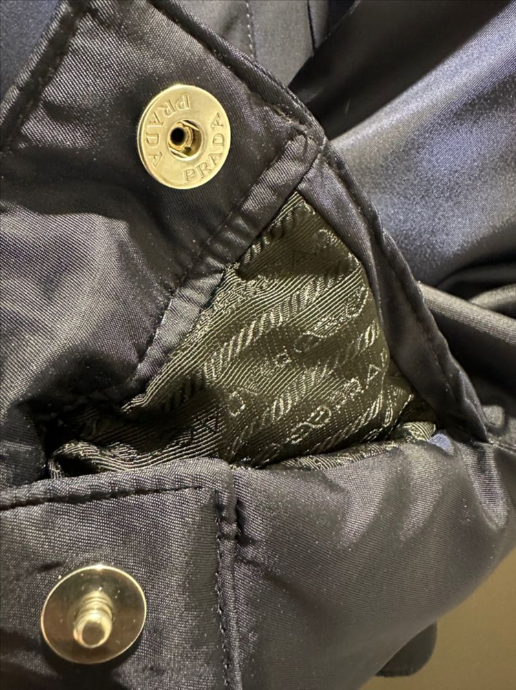 신품 - 프라다 코리아 정품 패딩 SGB503--7