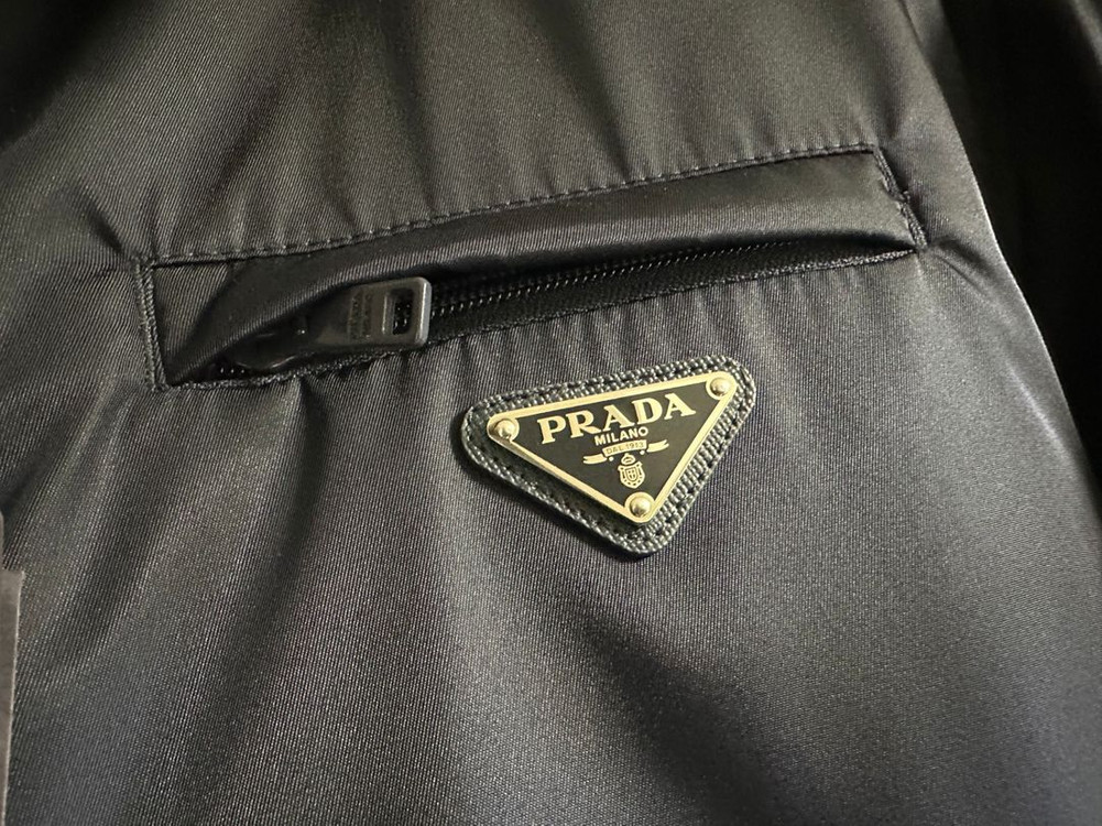 신품 - 프라다 코리아 정품 패딩 SGB503--8