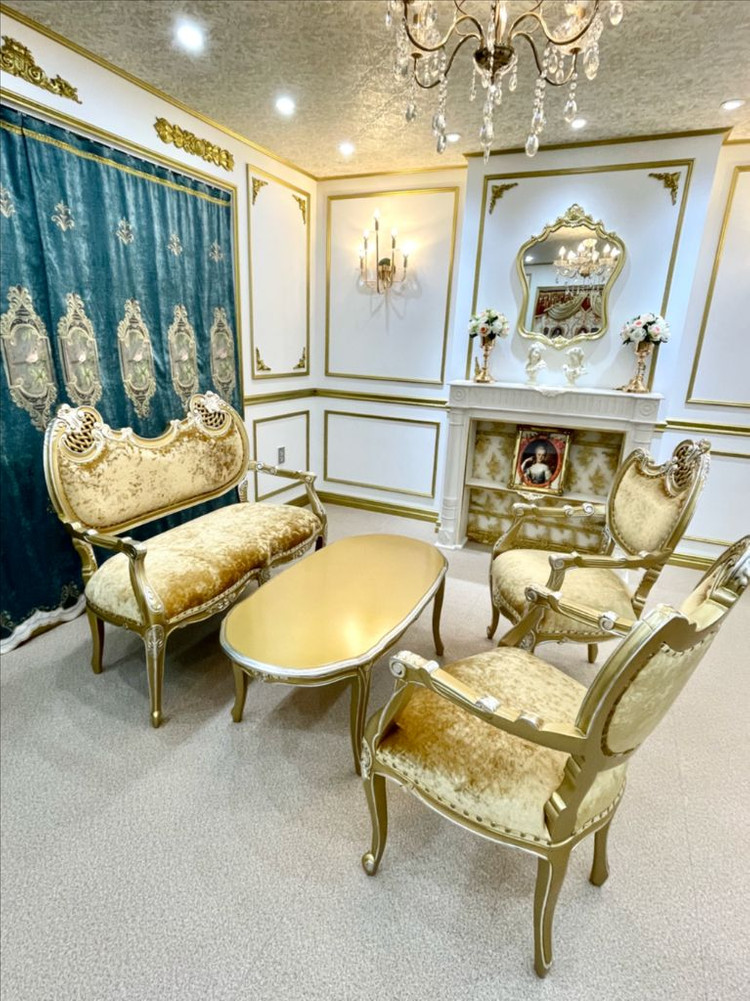 [부산] 새해 복을 부르는 금색 골드 소파+테이블 4인 세트--1