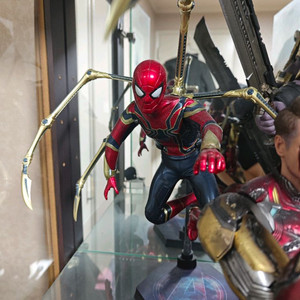 핫토이 엔드게임 아이언스파이더맨